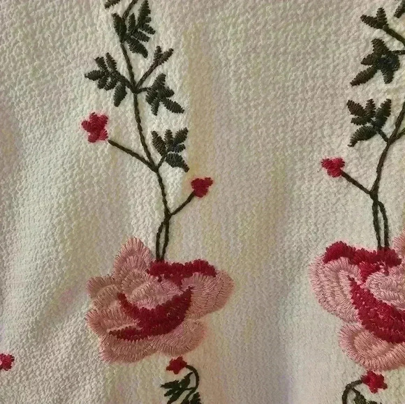 Andree by Unit Boho Style floral Embroidered Top Size L - Picture 3 of 4